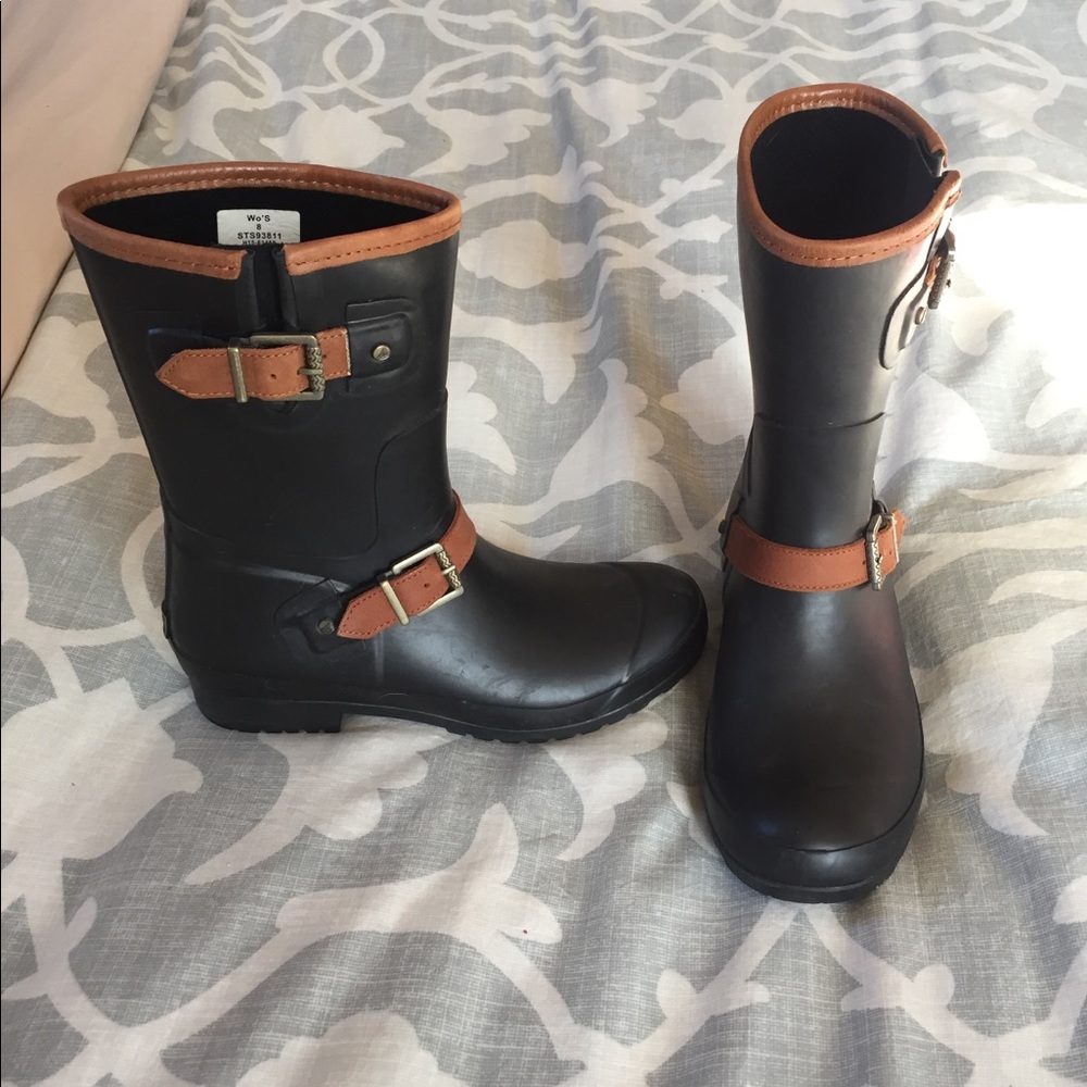 Sperry short rain boots